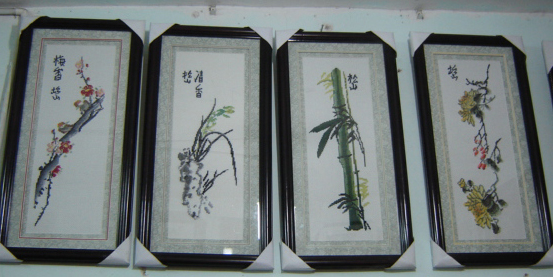 大家来看看,这些都是十字绣绣出来的哦~~