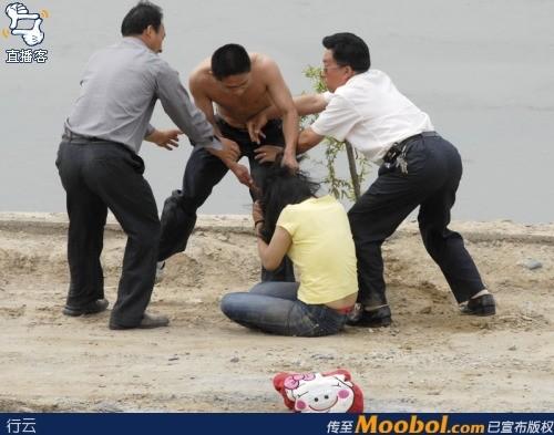 太可恶啦！恶男暴打怀孕未婚妻(组图)