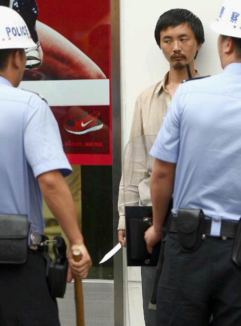 一组根据新闻的改编图 保证笑抽(组图)