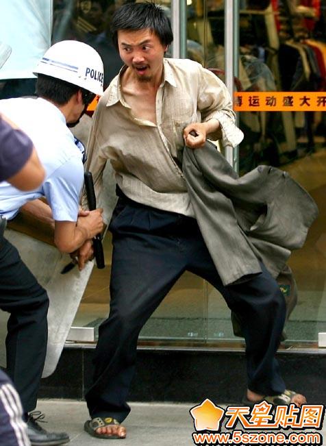 一组根据新闻的改编图 保证笑抽(组图)