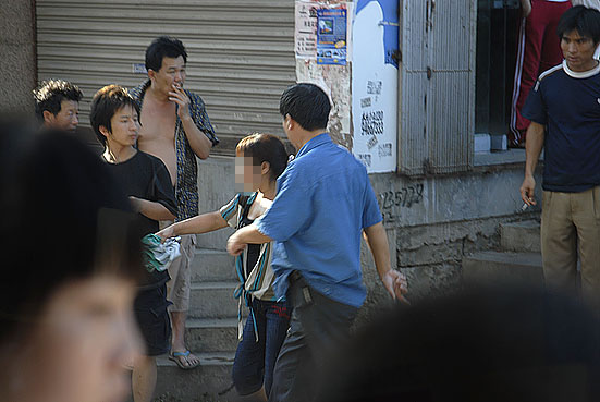 记录片：30元性交易后当众争吵