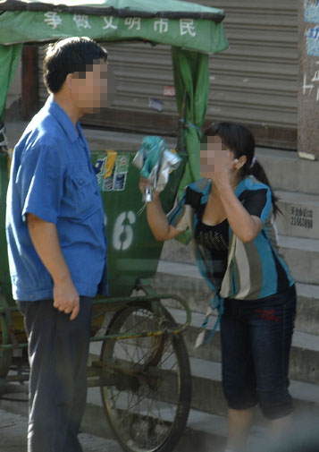 记录片：30元性交易后当众争吵