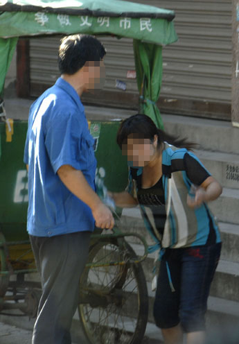 记录片：30元性交易后当众争吵