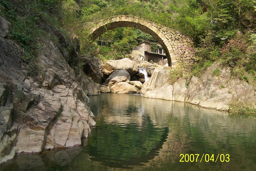 清凉夏天休闲绝处－－琼台仙谷