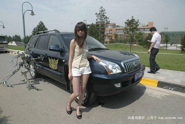 请求PS高手，帮我把背后的猥琐男去掉