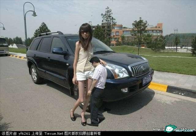 请求PS高手，帮我把背后的猥琐男去掉
