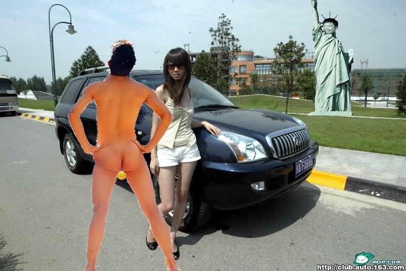 请求PS高手，帮我把背后的猥琐男去掉