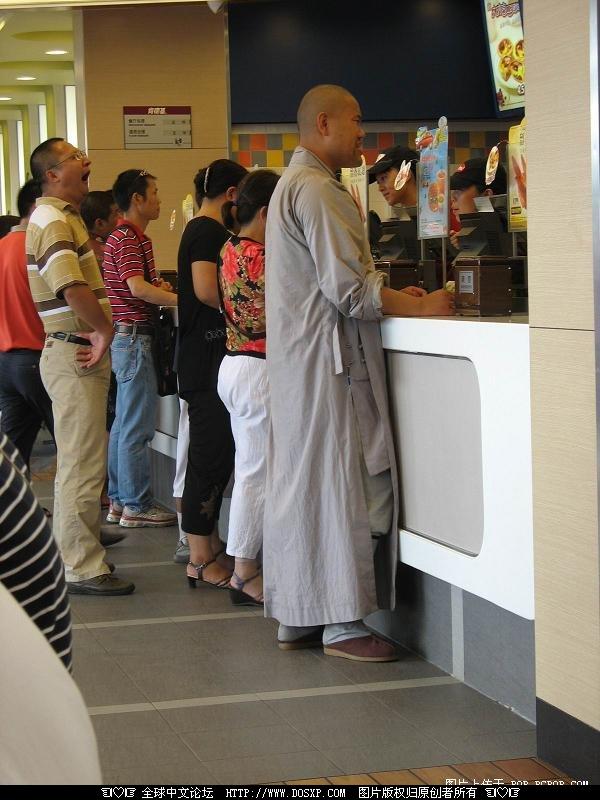 肯德基惊现贪吃的花和尚