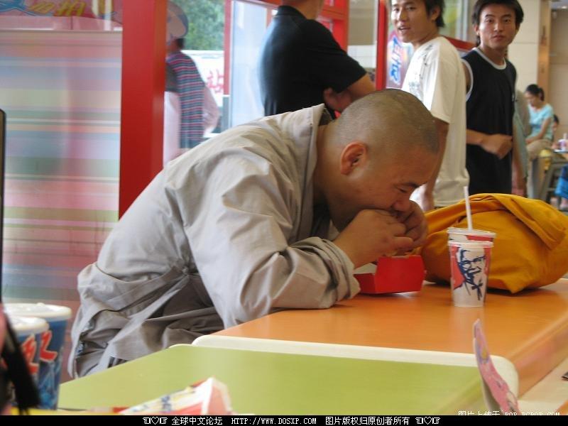 肯德基惊现贪吃的花和尚