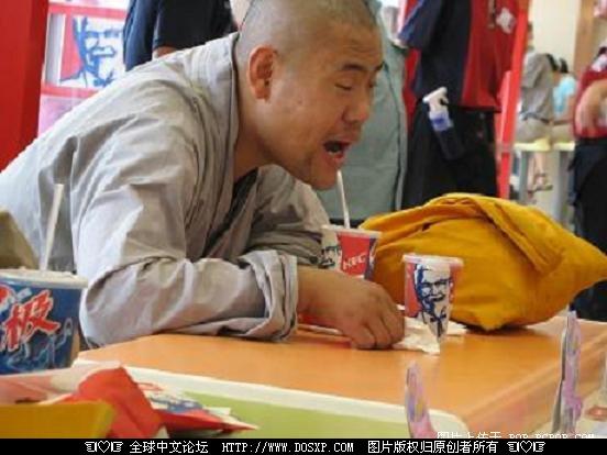 肯德基惊现贪吃的花和尚