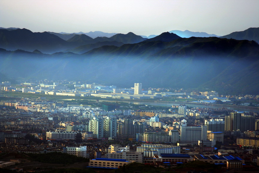 天台晨景图