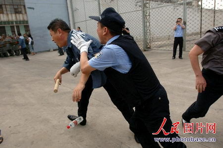 囚犯竟敢如此越狱