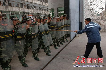 囚犯竟敢如此越狱