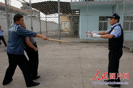 囚犯竟敢如此越狱