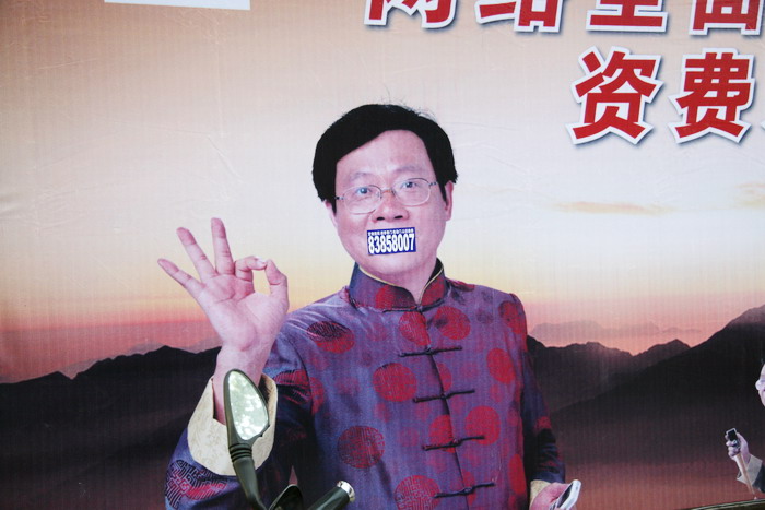 不让说话也不要往我嘴上贴膏药啊