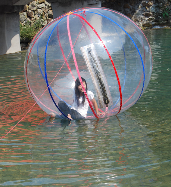 水牢美女