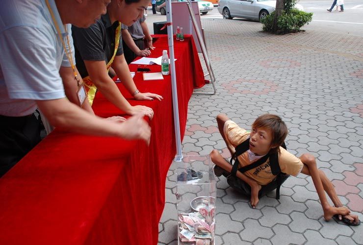 他们，令世界动容！各地乞丐捐款抓拍！
