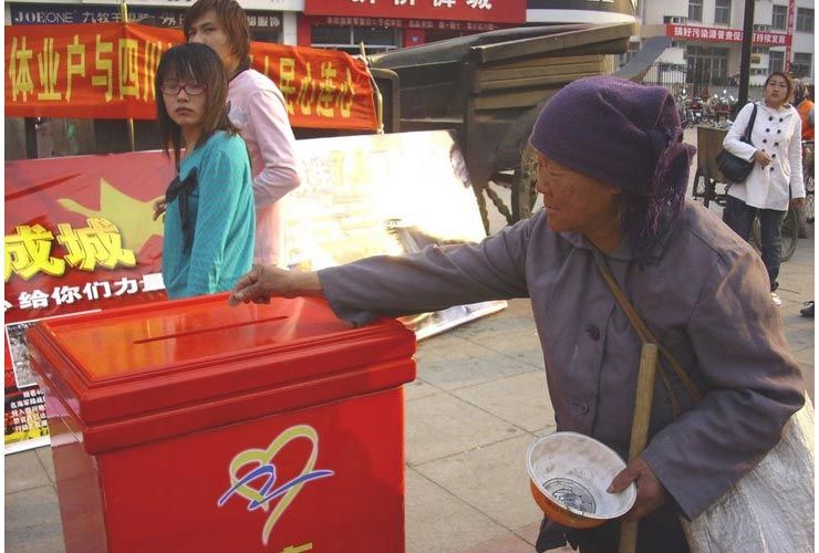 他们，令世界动容！各地乞丐捐款抓拍！
