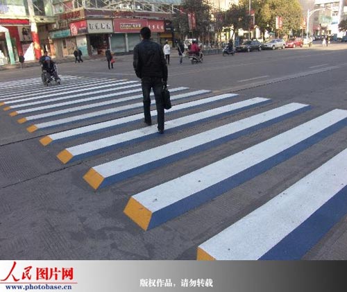 椒江解放南路上的立体斑马线