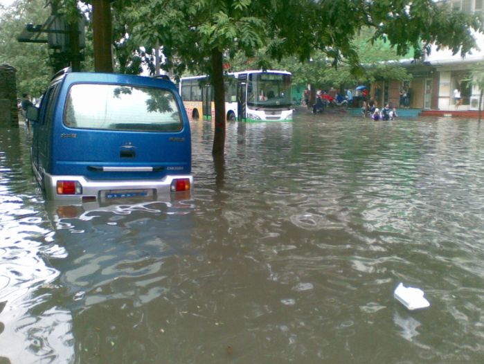 我见过最大的雨了。。。。。。