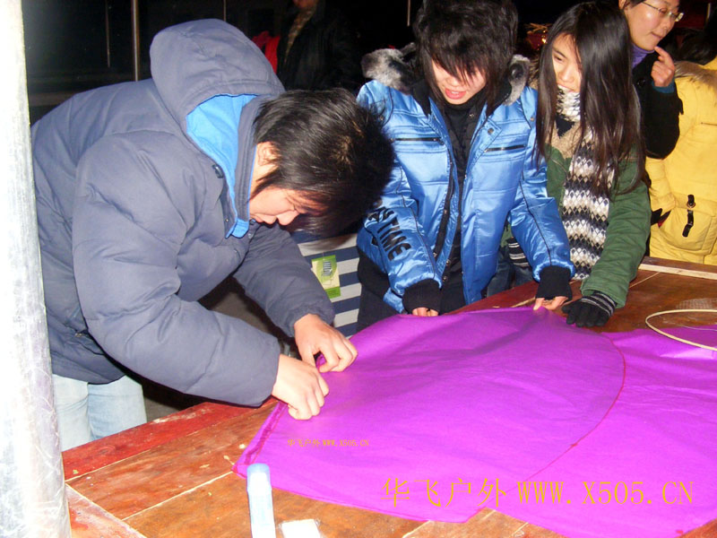 元旦亲手制作孔明灯活动照片