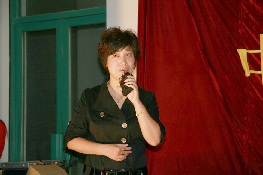 天台之窗戏迷俱乐部在幸福花苑举行中秋联欢晚会