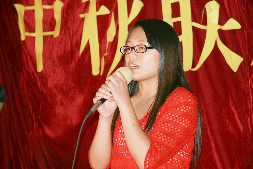天台之窗戏迷俱乐部在幸福花苑举行中秋联欢晚会