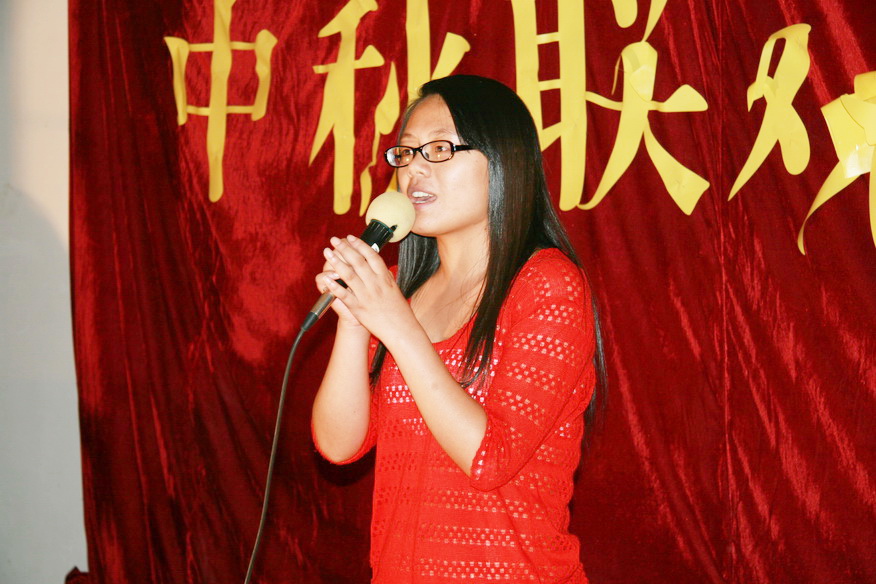 天台之窗戏迷俱乐部在幸福花苑举行中秋联欢晚会