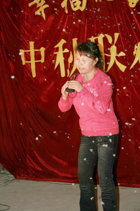 天台之窗戏迷俱乐部在幸福花苑举行中秋联欢晚会