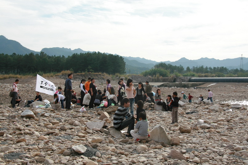 天台之窗/驴友俱乐部联合大型交友烧烤活动老树版PP