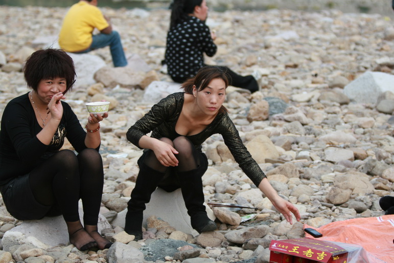 天台之窗/驴友俱乐部联合大型交友烧烤活动老树版PP