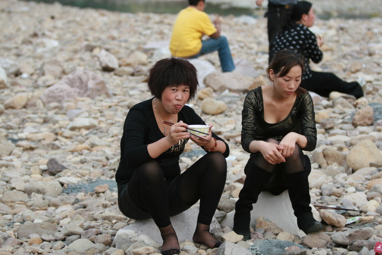 天台之窗/驴友俱乐部联合大型交友烧烤活动老树版PP