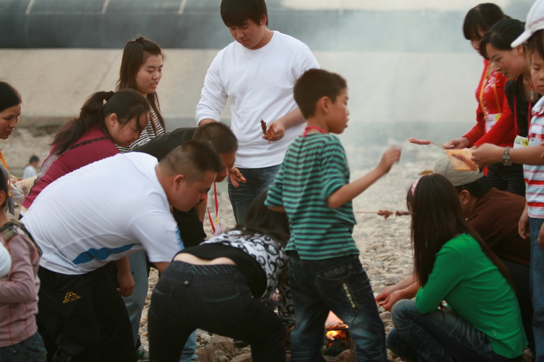 天台之窗/驴友俱乐部联合大型交友烧烤活动老树版PP