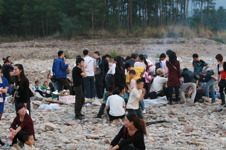 天台之窗/驴友俱乐部联合大型交友烧烤活动老树版PP