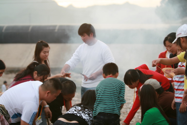 天台之窗/驴友俱乐部联合大型交友烧烤活动老树版PP