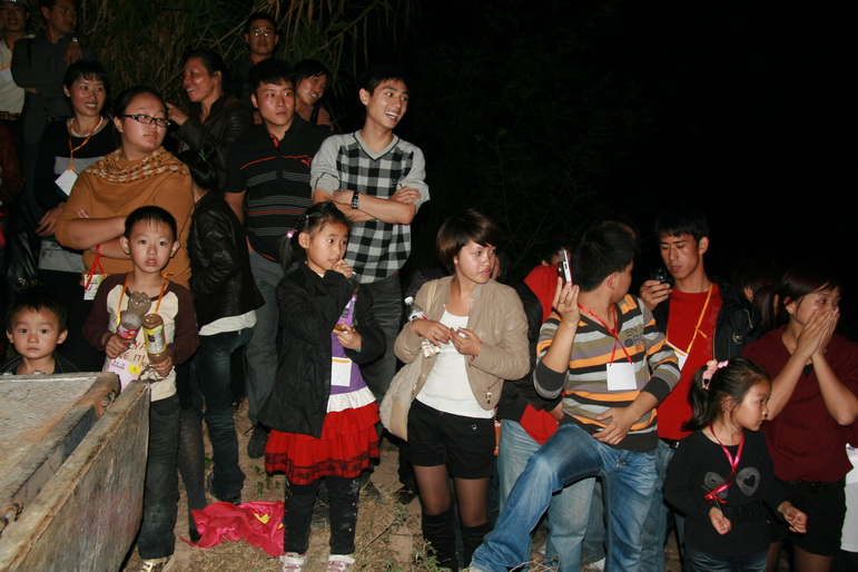 天台之窗/驴友俱乐部联合大型交友烧烤活动老树版PP