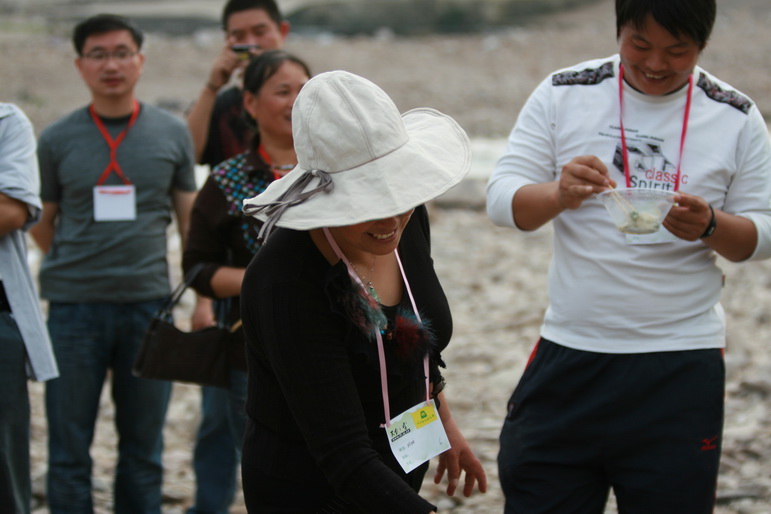 天台之窗/驴友俱乐部联合大型交友烧烤活动老树版PP