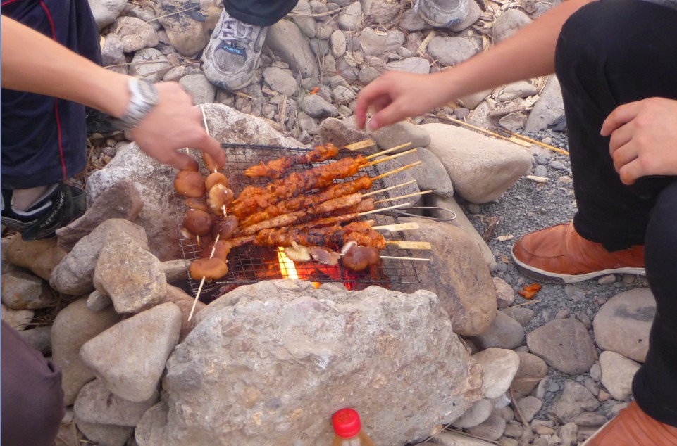 烧烤活动侧面摄影片片