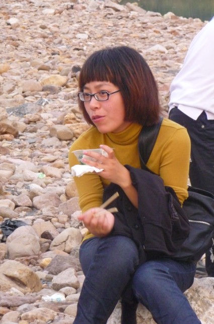 烧烤活动侧面摄影片片