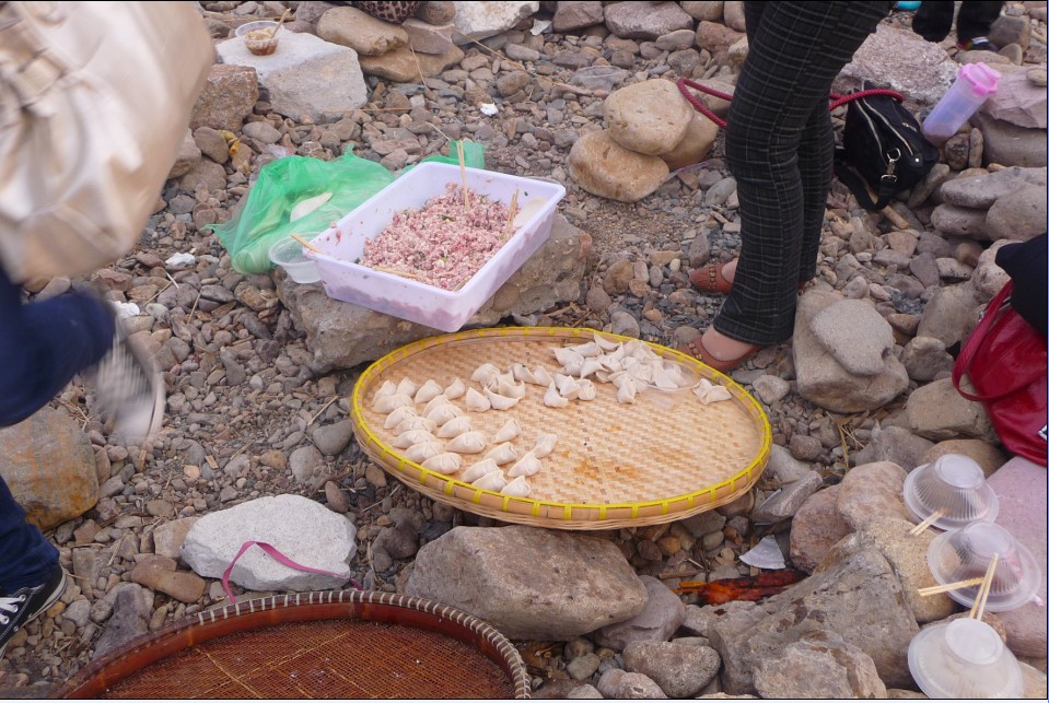 烧烤活动侧面摄影片片