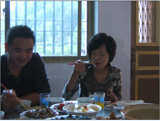 驴行天下吃农家乐爆光