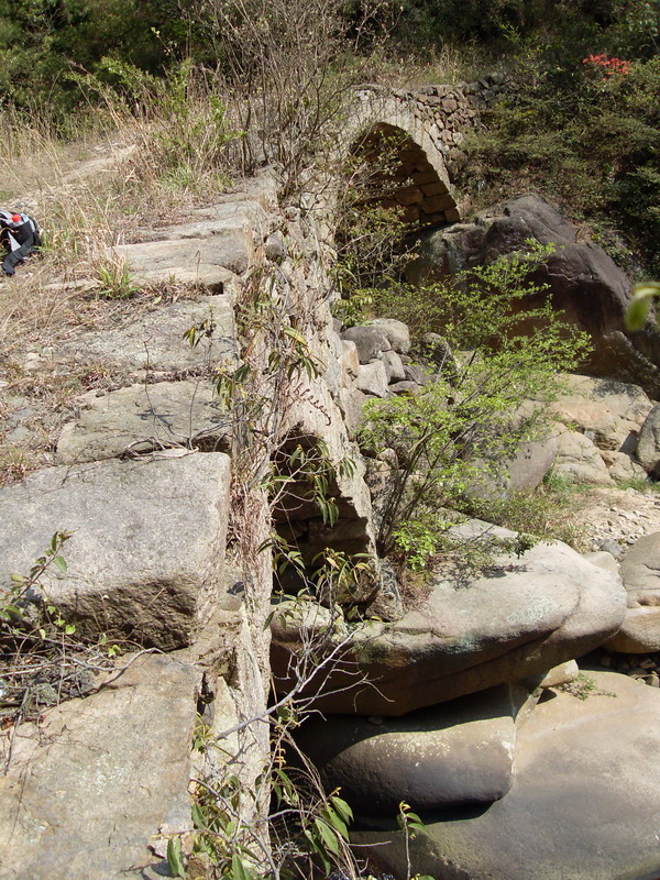 [天台驴友俱乐部]活动之-----走古道.赏油菜花.登莲花峰顶