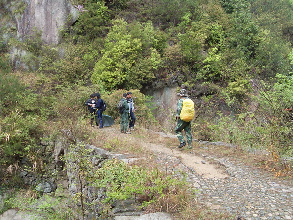 [天台驴友俱乐部]活动之-----走古道.赏油菜花.登莲花峰顶