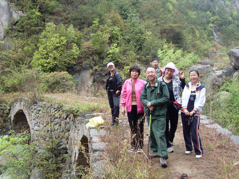 [天台驴友俱乐部]活动之-----走古道.赏油菜花.登莲花峰顶