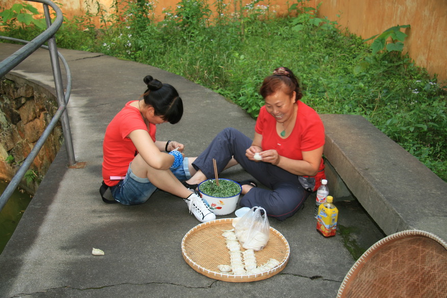辛勤劳作的天台驴友俱乐部的月客人们