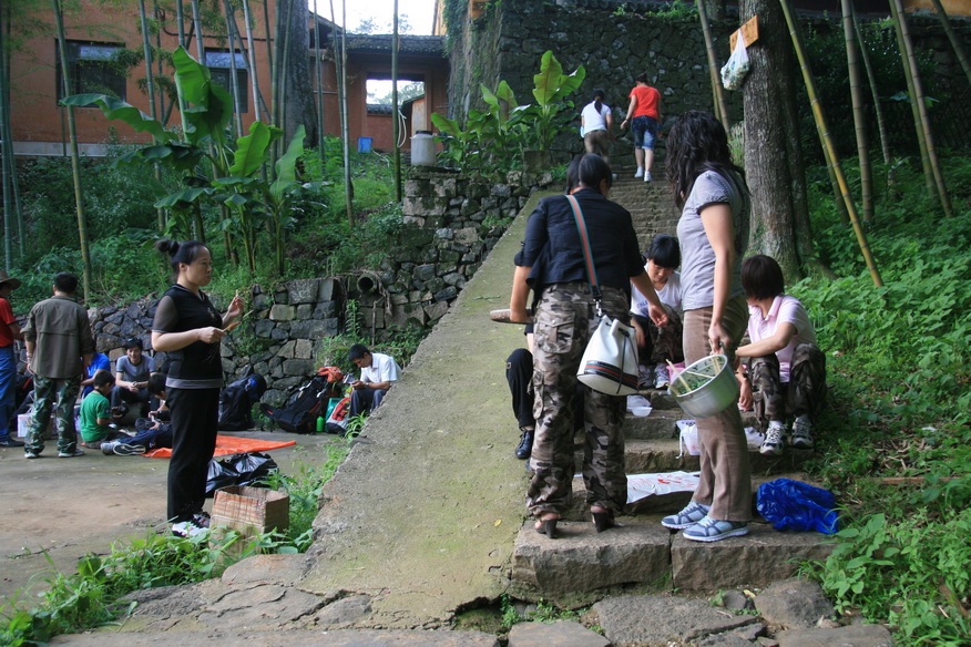 辛勤劳作的天台驴友俱乐部的月客人们