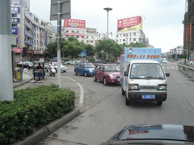 中级轿车市场概况