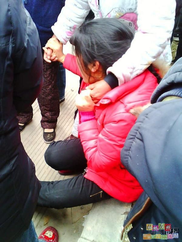 杜桥发生重大交通事故，造成4人当场死亡1人重伤