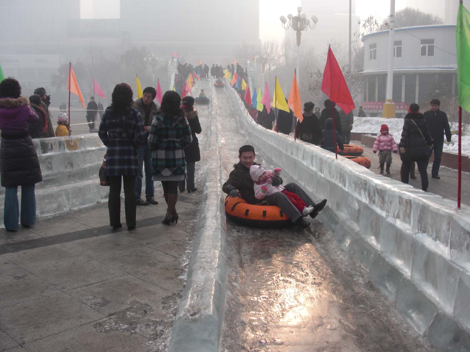今天水水报道的主题---冰雕