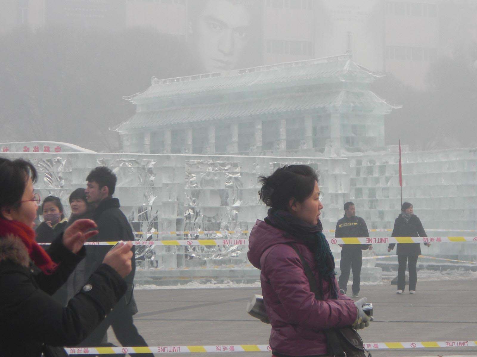 今天水水报道的主题---冰雕